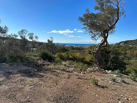 Plot for sale in Bar with a sea view 